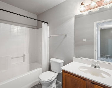 2322 Kingsway Drive - Photo Thumbnail 12