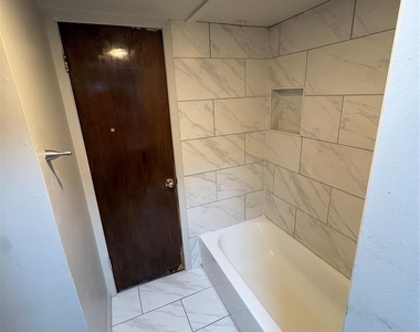 2205 Bowling Green Street - Photo Thumbnail 11