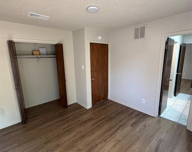 2205 Bowling Green Street - Photo Thumbnail 7