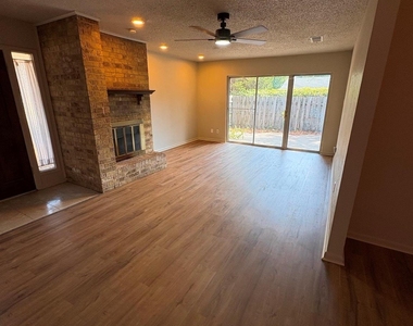 2205 Bowling Green Street - Photo Thumbnail 2