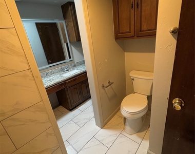2205 Bowling Green Street - Photo Thumbnail 12
