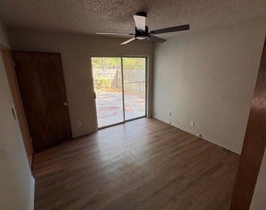2205 Bowling Green Street - Photo Thumbnail 9