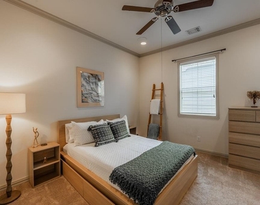 4009 Wycliff Avenue - Photo Thumbnail 18