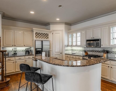 4009 Wycliff Avenue - Photo Thumbnail 5