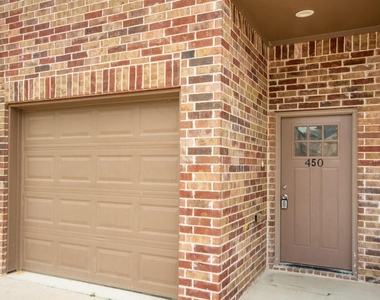 440 Pecan Hollow - Photo Thumbnail 1