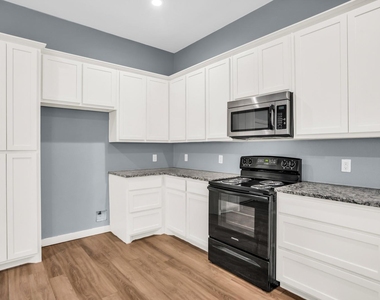 440 Pecan Hollow - Photo Thumbnail 10