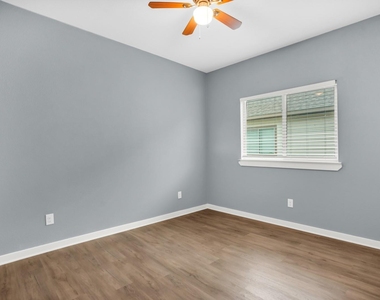 440 Pecan Hollow - Photo Thumbnail 13
