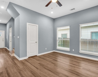 440 Pecan Hollow - Photo Thumbnail 2