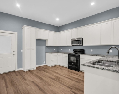 440 Pecan Hollow - Photo Thumbnail 6