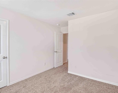110 Real Quiet Lane - Photo Thumbnail 15