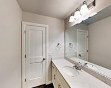 4916 Avion Court - Photo Thumbnail 10