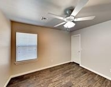 4916 Avion Court - Photo Thumbnail 12