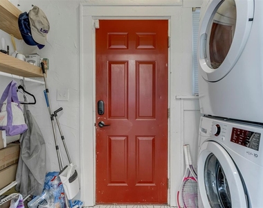 1025 Nw 34th Street - Photo Thumbnail 26