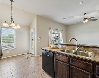 18220 Scarborough Drive - Photo Thumbnail 10