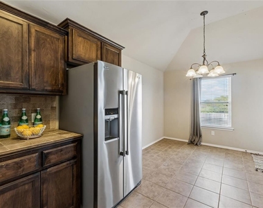 18220 Scarborough Drive - Photo Thumbnail 6