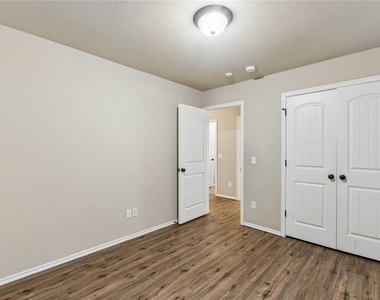 18220 Scarborough Drive - Photo Thumbnail 27