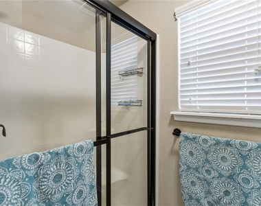 18220 Scarborough Drive - Photo Thumbnail 24