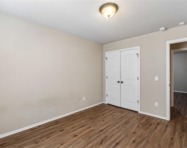 18220 Scarborough Drive - Photo Thumbnail 23