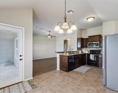 18220 Scarborough Drive - Photo Thumbnail 14