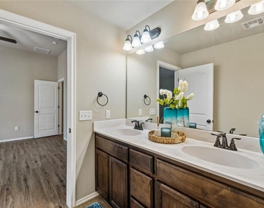 18220 Scarborough Drive - Photo Thumbnail 20