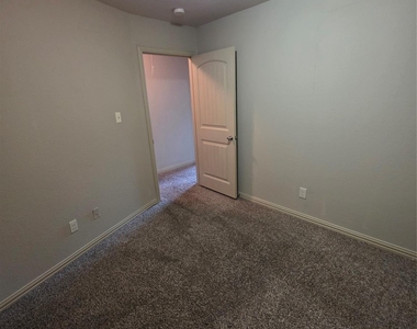 2384 Calendar Court - Photo Thumbnail 15