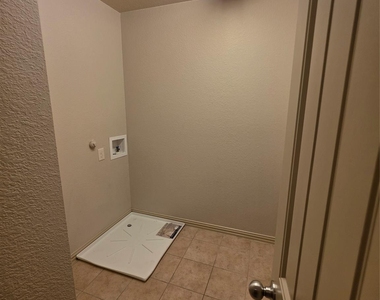 2384 Calendar Court - Photo Thumbnail 18