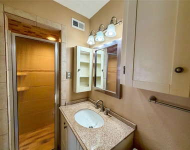 1302 Patricia Lane - Photo Thumbnail 13