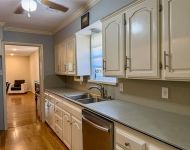 1302 Patricia Lane - Photo Thumbnail 8