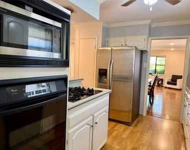 1302 Patricia Lane - Photo Thumbnail 6