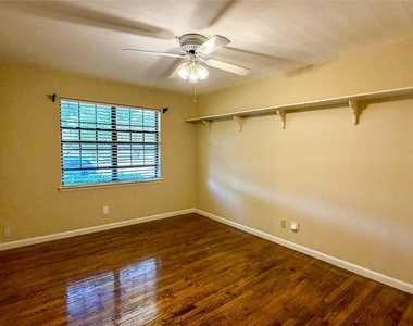 1302 Patricia Lane - Photo Thumbnail 9