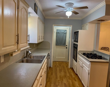1302 Patricia Lane - Photo Thumbnail 7