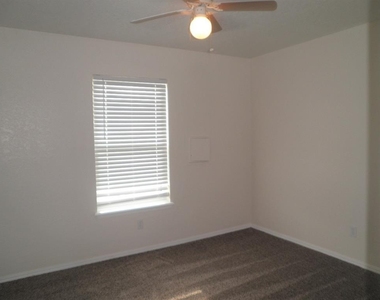 1901 E Lindsey Street - Photo Thumbnail 6