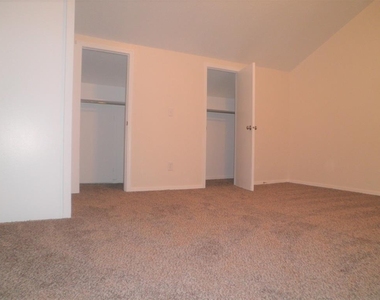 1901 E Lindsey Street - Photo Thumbnail 4