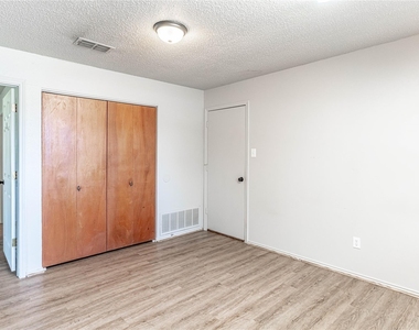 4031 Country Meadows Circle - Photo Thumbnail 16