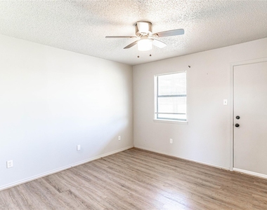 4031 Country Meadows Circle - Photo Thumbnail 17