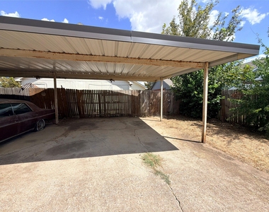 2410 Summer Place Drive - Photo Thumbnail 16