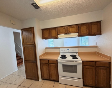 2410 Summer Place Drive - Photo Thumbnail 6