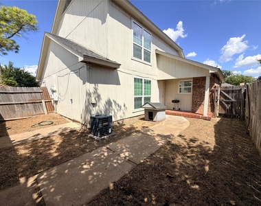 2410 Summer Place Drive - Photo Thumbnail 15