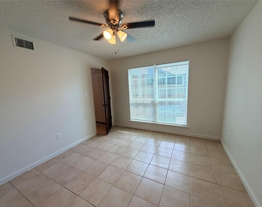 2410 Summer Place Drive - Photo Thumbnail 11