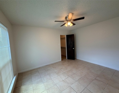 2410 Summer Place Drive - Photo Thumbnail 10