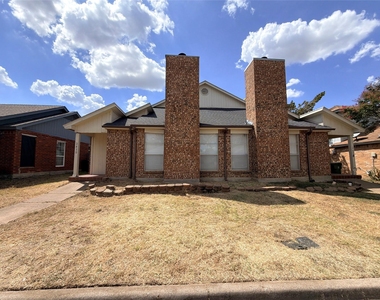 2410 Summer Place Drive - Photo Thumbnail 14