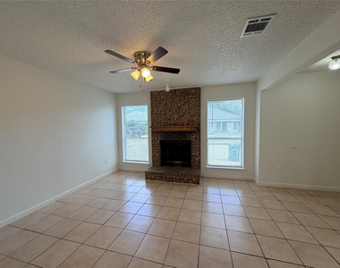 2410 Summer Place Drive - Photo Thumbnail 2