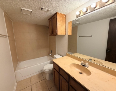 2410 Summer Place Drive - Photo Thumbnail 9