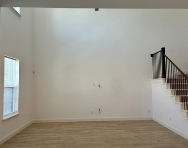 15713 Palmwood Road - Photo Thumbnail 4