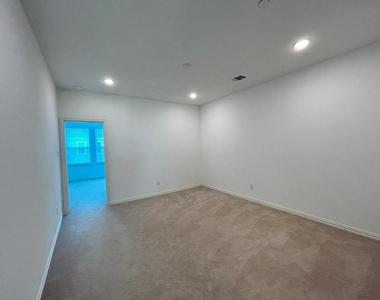 15713 Palmwood Road - Photo Thumbnail 15