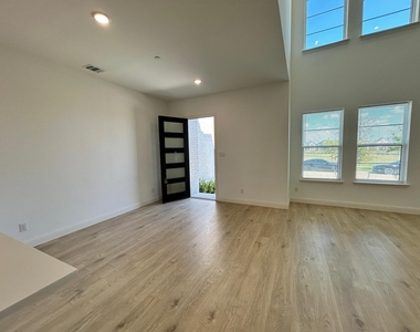 15713 Palmwood Road - Photo Thumbnail 5
