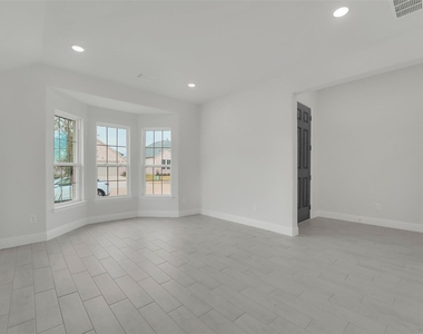 2901 Cantoni Creek - Photo Thumbnail 7
