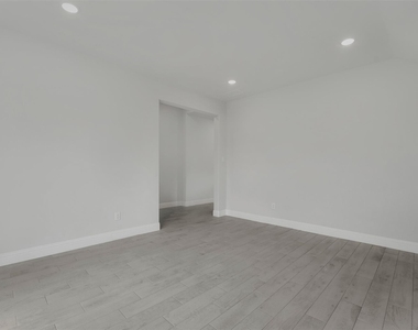 2901 Cantoni Creek - Photo Thumbnail 8