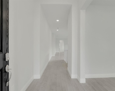 2901 Cantoni Creek - Photo Thumbnail 5