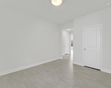 2901 Cantoni Creek - Photo Thumbnail 19